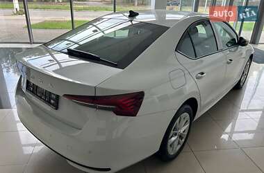 Лифтбек Skoda Octavia 2024 в  фото 3 Лифтбек Skoda Octavia 2024 в