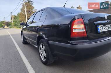 Лифтбек Skoda Octavia 2001 в 