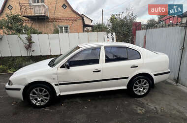 Лифтбек Skoda Octavia 2002 в 