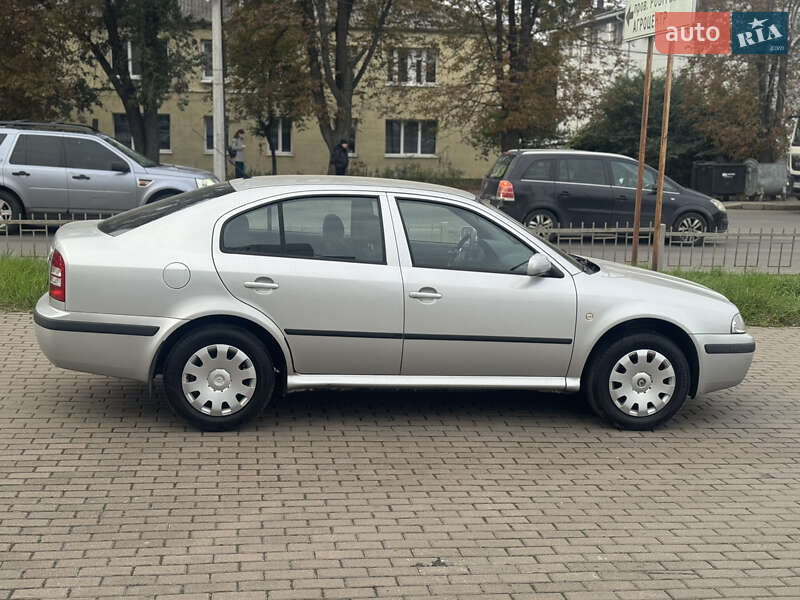 Лифтбек Skoda Octavia 2008 в Ровно