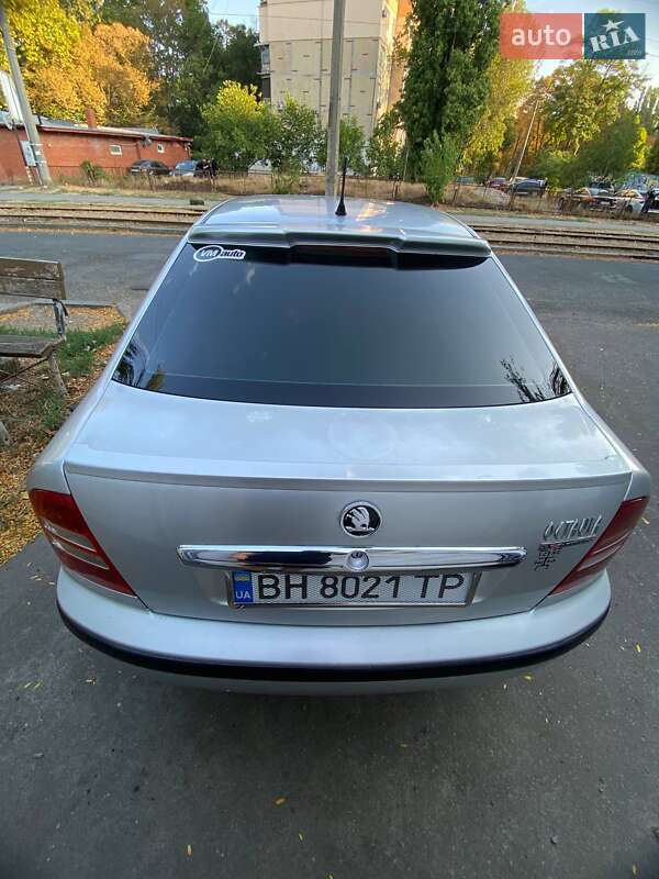 Лифтбек Skoda Octavia 2001 в Одессе