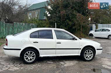 Лифтбек Skoda Octavia 2002 в 