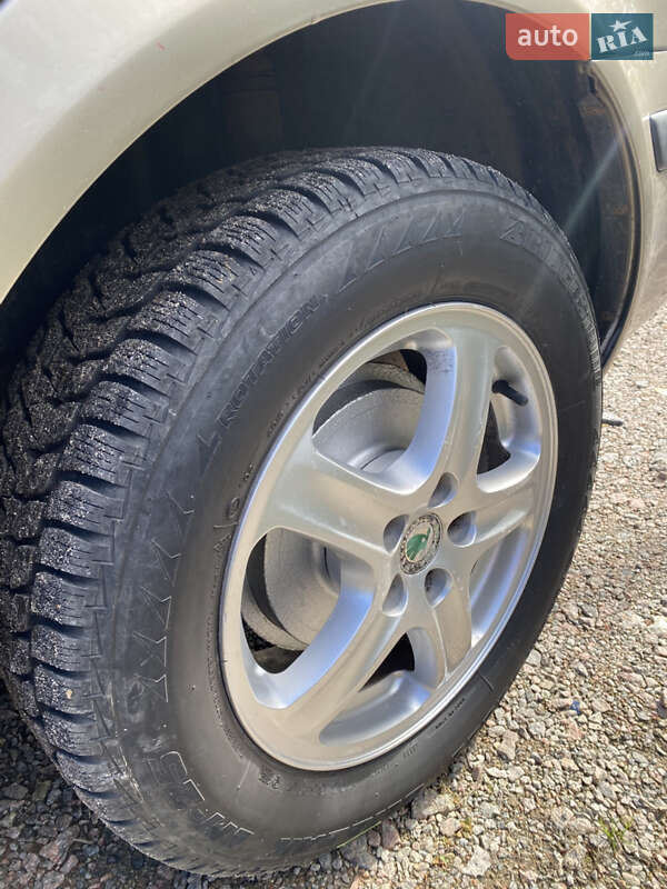 Универсал Skoda Octavia 2004 в Погребище