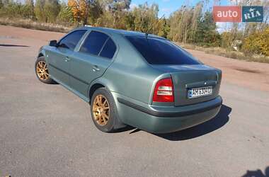 Лифтбек Skoda Octavia 2003 в 