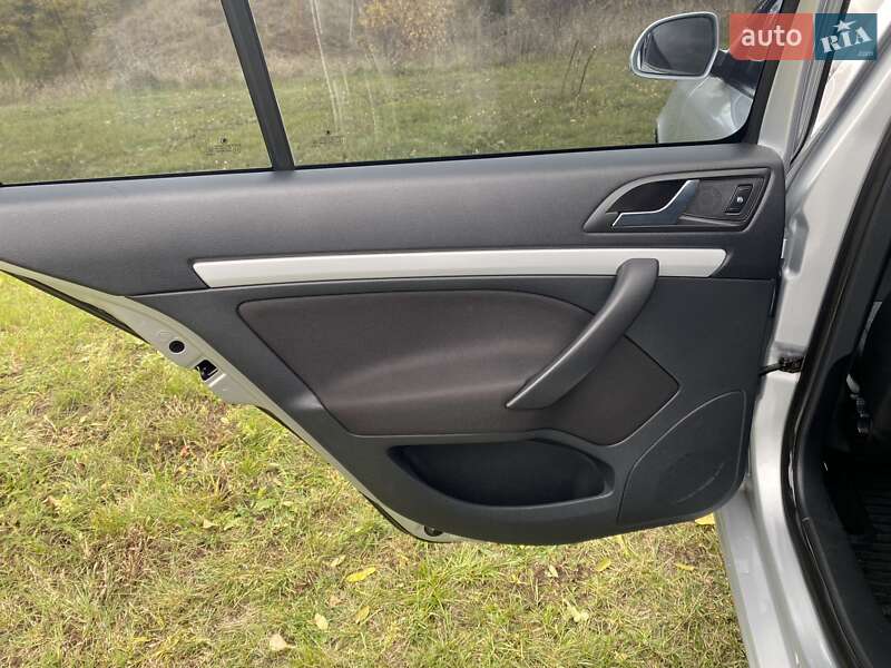Лифтбек Skoda Octavia 2010 в Ромнах