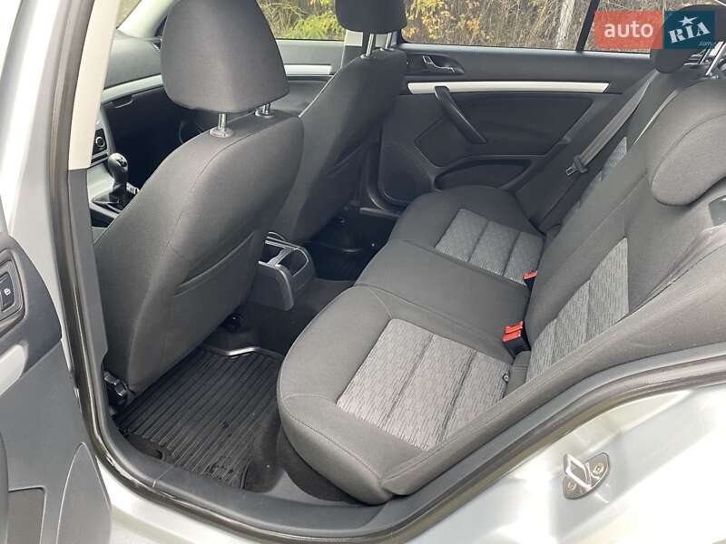 Лифтбек Skoda Octavia 2010 в Ромнах
