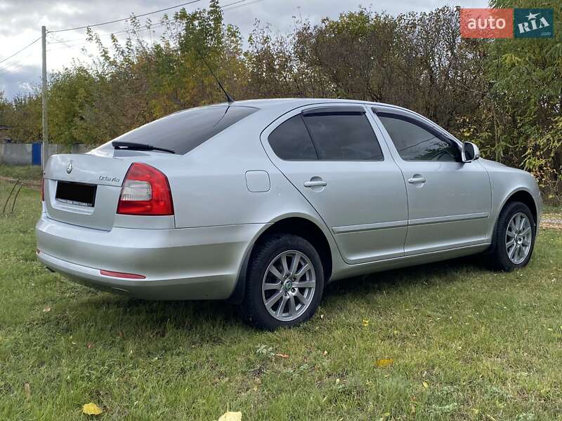 Лифтбек Skoda Octavia 2010 в Ромнах