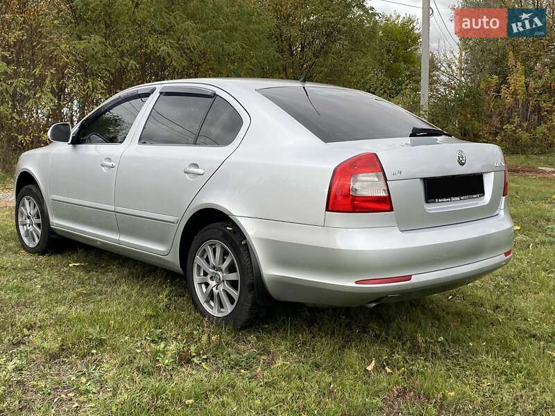 Лифтбек Skoda Octavia 2010 в Ромнах