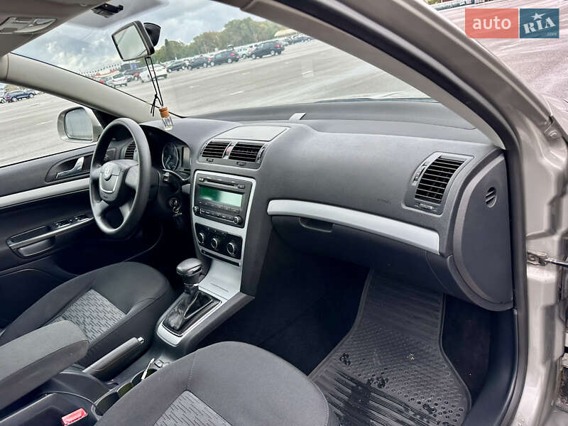 Лифтбек Skoda Octavia 2010 в Киеве