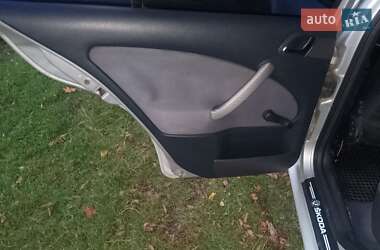 Ліфтбек Skoda Octavia 2001 в  фото 17 Ліфтбек Skoda Octavia 2001 в