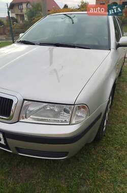 Лифтбек Skoda Octavia 2004 в 