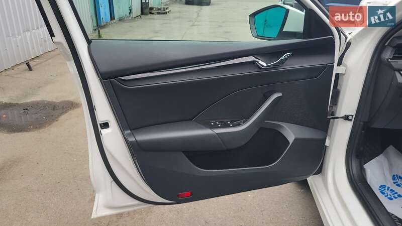Лифтбек Skoda Octavia 2021 в Киеве