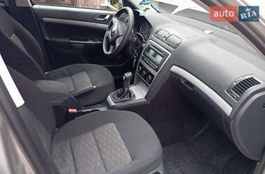 Ліфтбек Skoda Octavia 2012 в  фото 10 Ліфтбек Skoda Octavia 2012 в