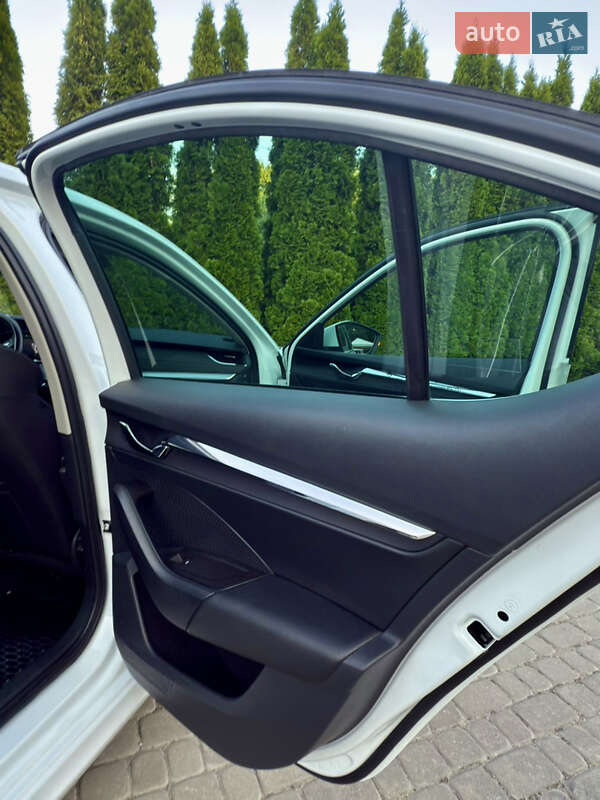 Лифтбек Skoda Octavia 2021 в Трускавце