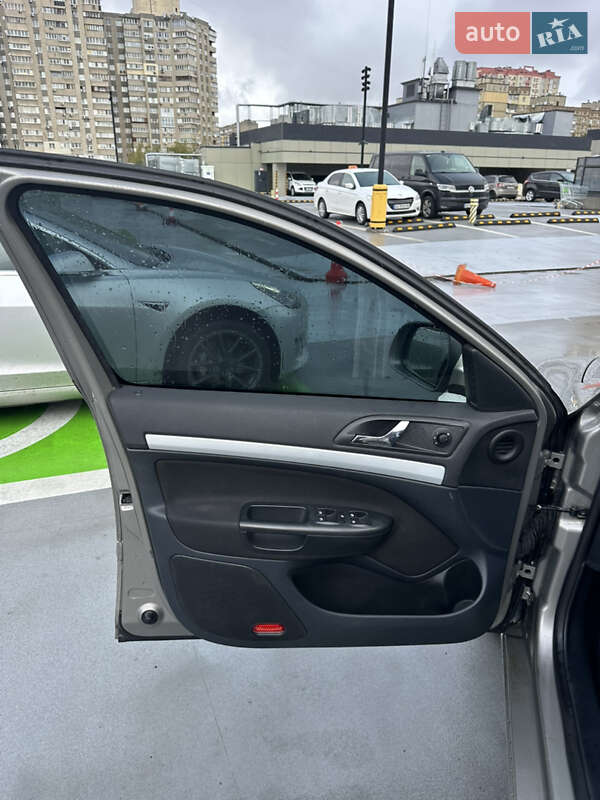 Лифтбек Skoda Octavia 2010 в Киеве