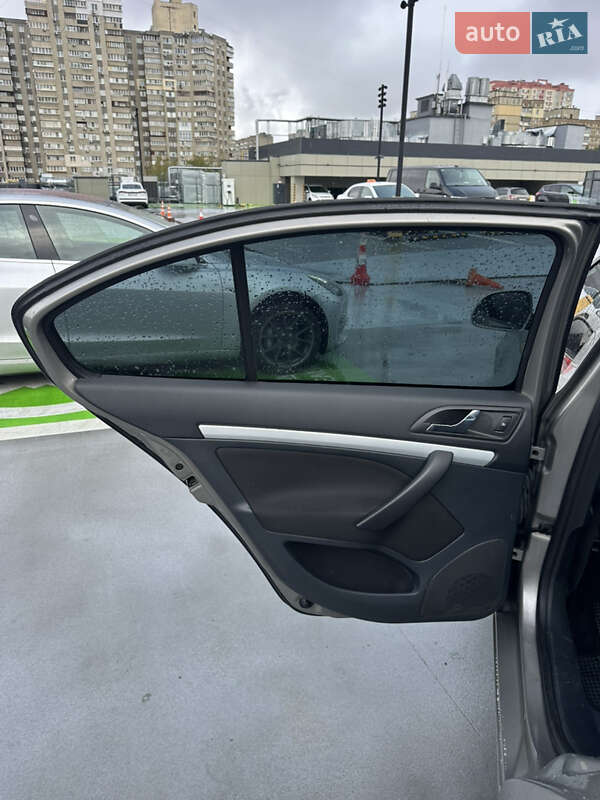 Лифтбек Skoda Octavia 2010 в Киеве