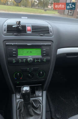 Ліфтбек Skoda Octavia 2004 в  фото 13 Ліфтбек Skoda Octavia 2004 в