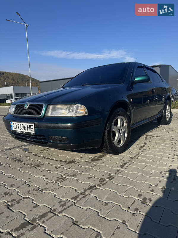 Лифтбек Skoda Octavia 1998 в 