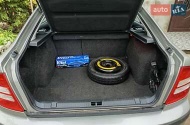 Лифтбек Skoda Octavia 2009 в 