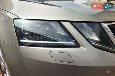 Універсал Skoda Octavia 2019 в  фото 24 Універсал Skoda Octavia 2019 в