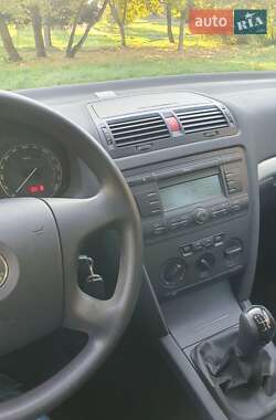 Лифтбек Skoda Octavia 2005 в  фото 38 Лифтбек Skoda Octavia 2005 в