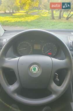 Лифтбек Skoda Octavia 2005 в  фото 41 Лифтбек Skoda Octavia 2005 в