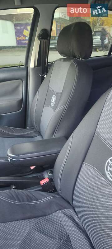 Лифтбек Skoda Octavia 2003 в Харькове