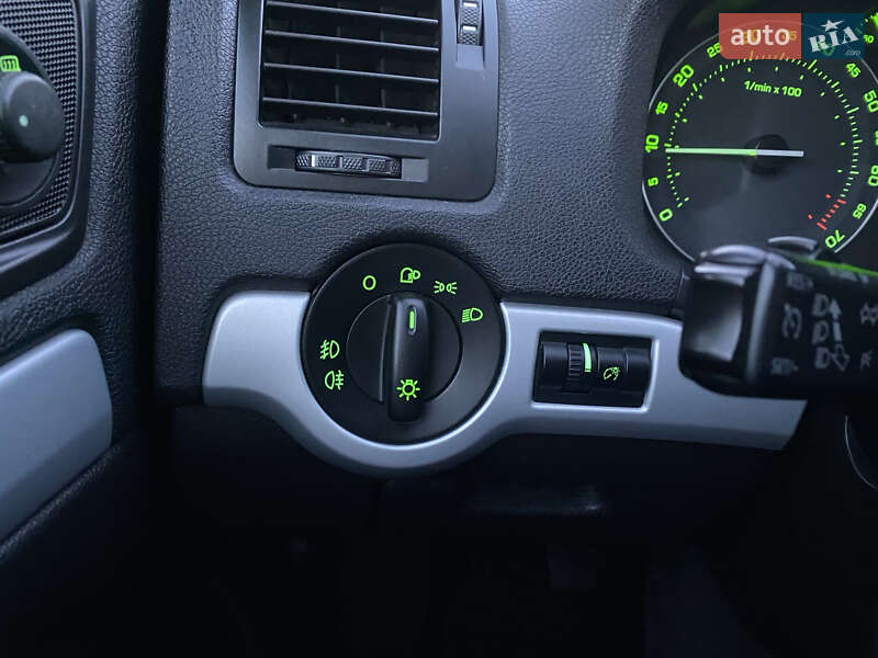 Лифтбек Skoda Octavia 2007 в Борщеве