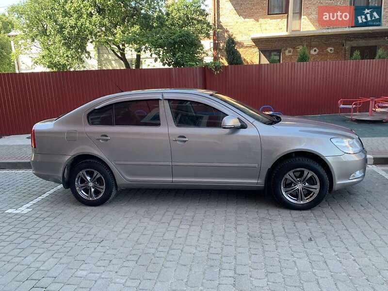 Лифтбек Skoda Octavia 2009 в Львове