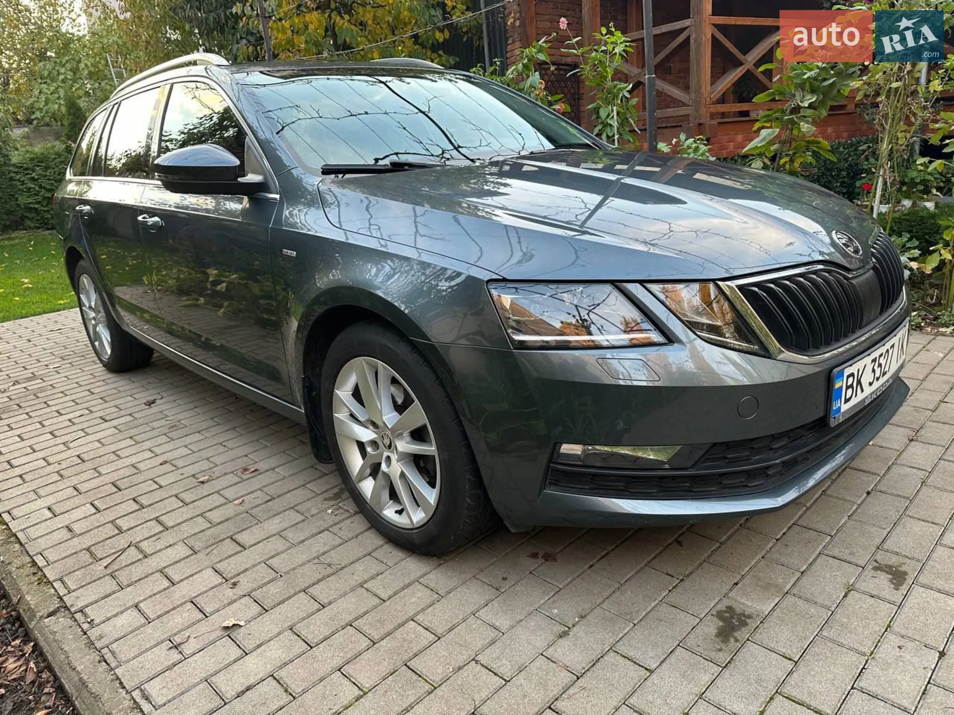 Skoda Octavia 2018 VIN TMBJJ7NE2J0322882 фото оголошення 2 з 39