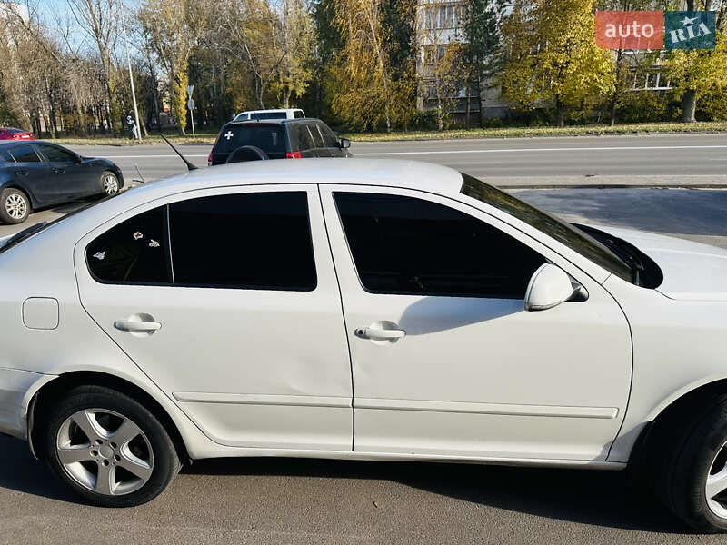 Лифтбек Skoda Octavia 2012 в Вишневом