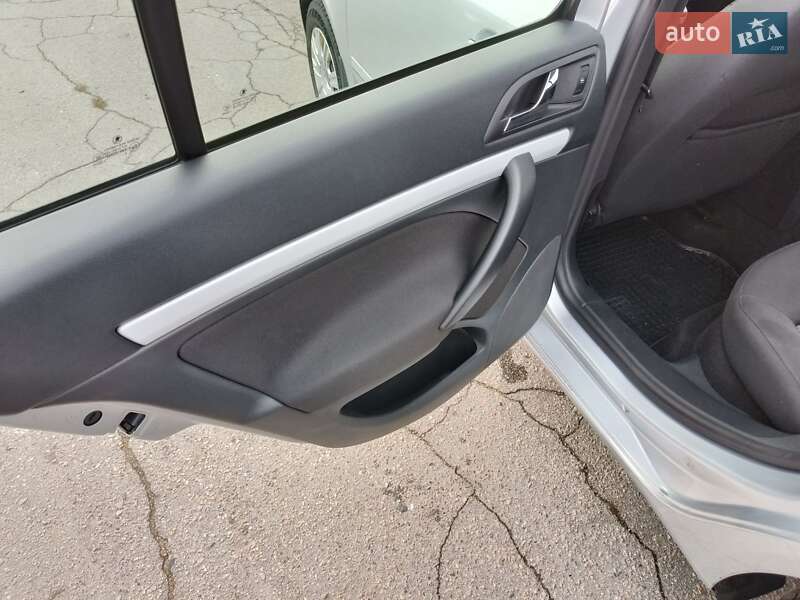 Универсал Skoda Octavia 2010 в Миргороде