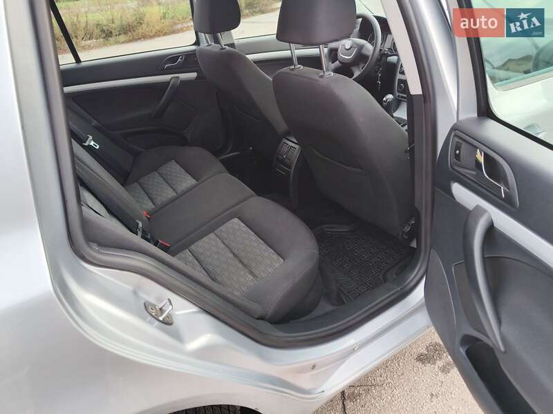 Универсал Skoda Octavia 2010 в Миргороде