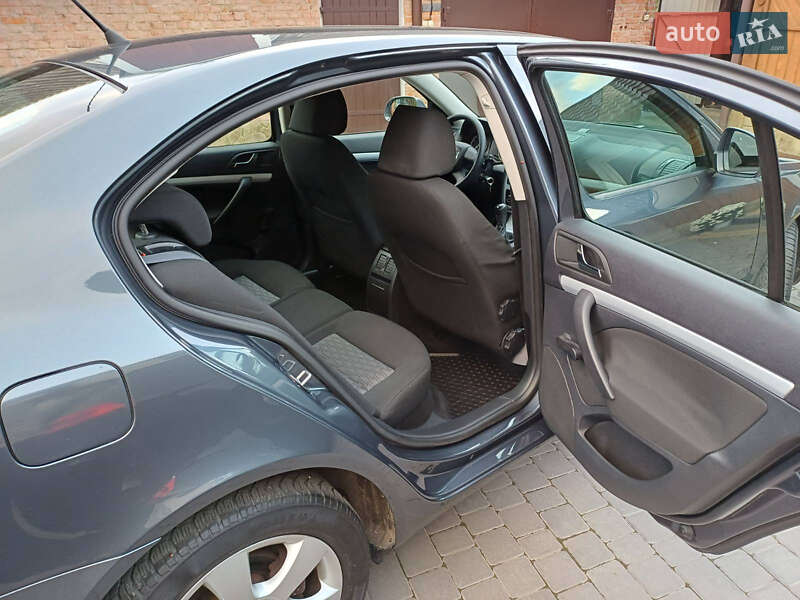 Лифтбек Skoda Octavia 2009 в Луцке