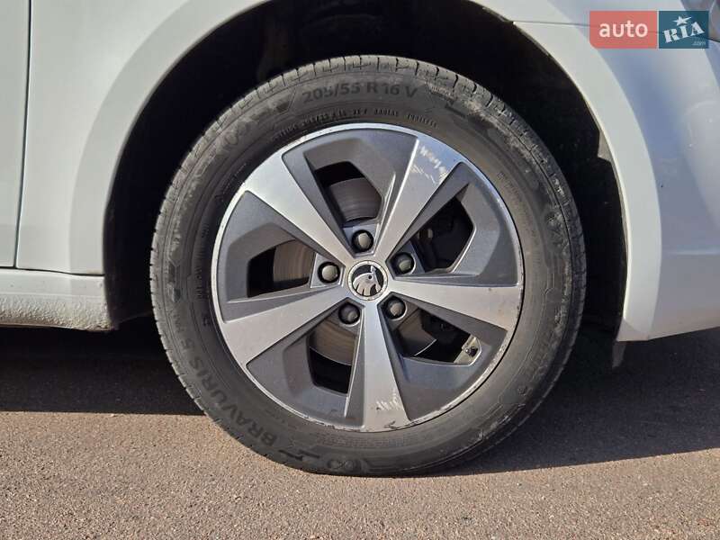 Универсал Skoda Octavia 2015 в Киеве фото 18 Универсал Skoda Octavia 2015 в Киеве