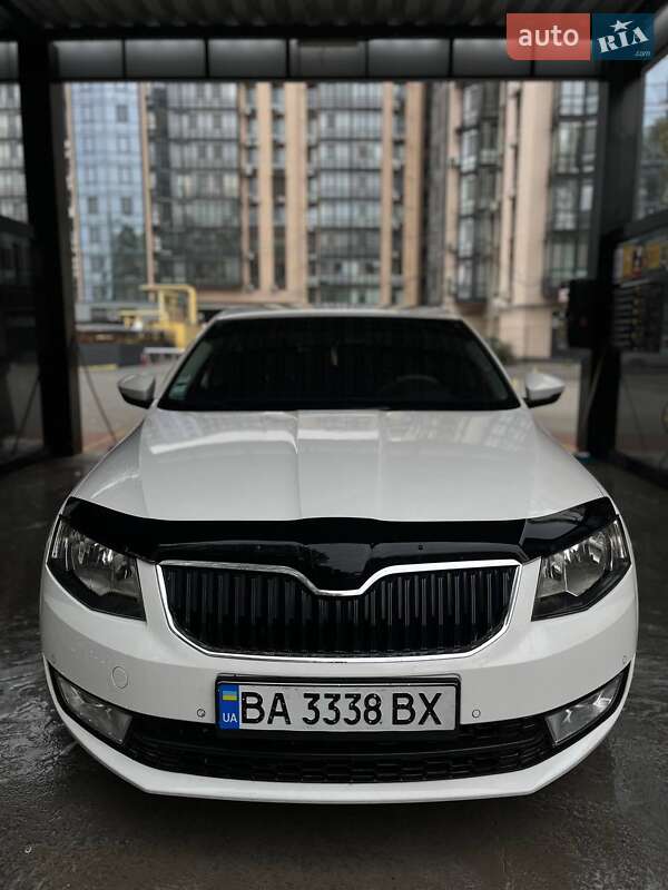 Лифтбек Skoda Octavia 2015 в Кропивницком