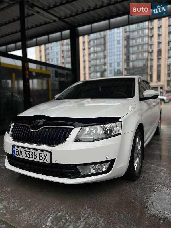 Лифтбек Skoda Octavia 2015 в Кропивницком
