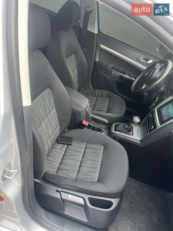 Лифтбек Skoda Octavia 2010 в Киеве фото 9 Лифтбек Skoda Octavia 2010 в Киеве