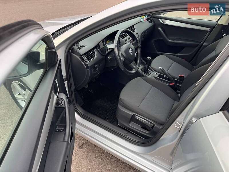 Универсал Skoda Octavia 2015 в Ровно