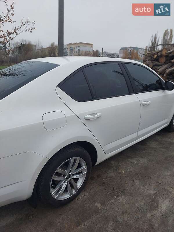 Лифтбек Skoda Octavia 2015 в Василькове