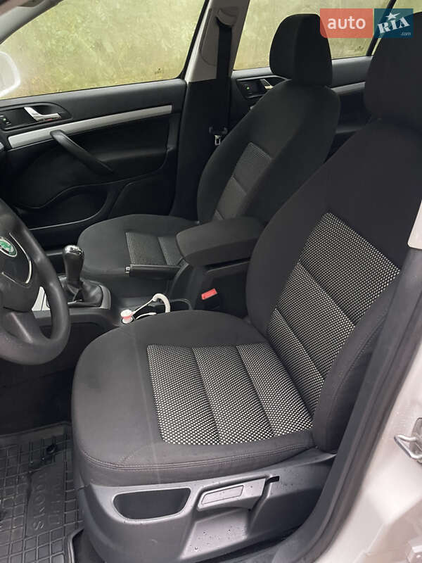 Лифтбек Skoda Octavia 2010 в Каневе фото 4 Лифтбек Skoda Octavia 2010 в Каневе