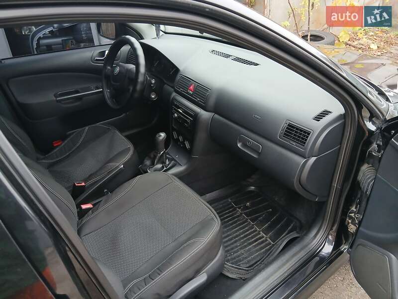 Лифтбек Skoda Octavia 2010 в Святопетровское фото 3 Лифтбек Skoda Octavia 2010 в Святопетровское