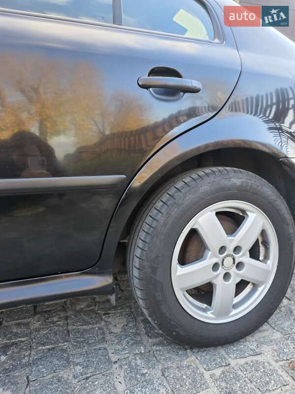 Лифтбек Skoda Octavia 2003 в Днепре