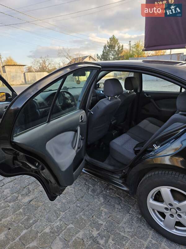 Лифтбек Skoda Octavia 2003 в Днепре