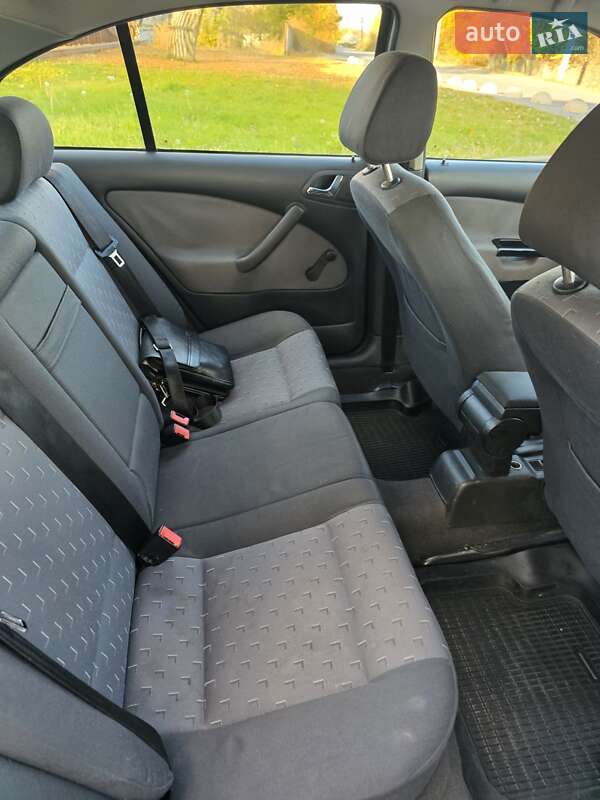 Лифтбек Skoda Octavia 2003 в Днепре