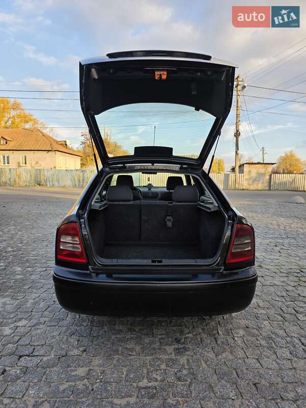 Лифтбек Skoda Octavia 2003 в Днепре