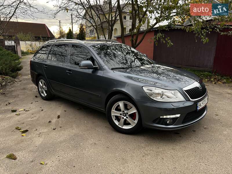 Универсал Skoda Octavia 2010 в Сарнах