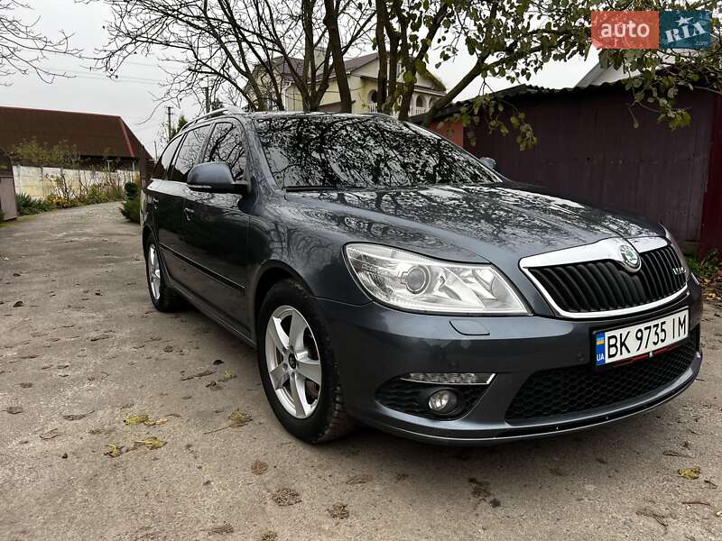 Универсал Skoda Octavia 2010 в Сарнах