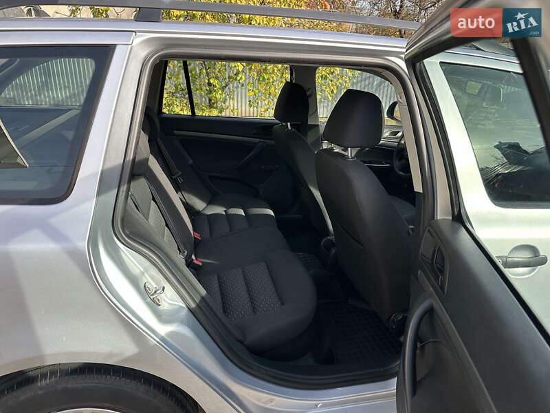 Універсал Skoda Octavia 2011 в Чернівцях