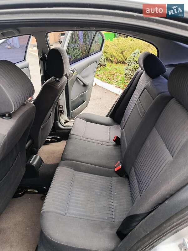 Лифтбек Skoda Octavia 2002 в Киеве